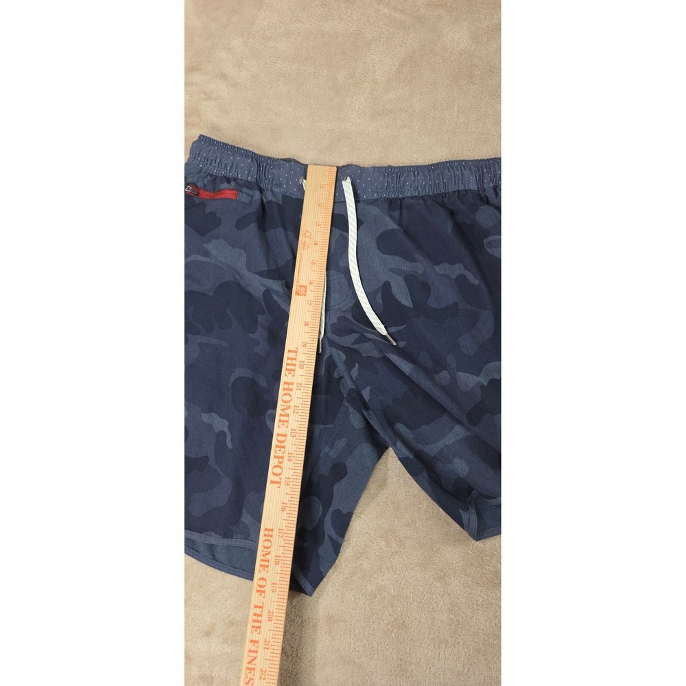 Vuori V cycled performance 4 way stretch shorts men size large gray camo 8" EUC - Picture 9 of 11